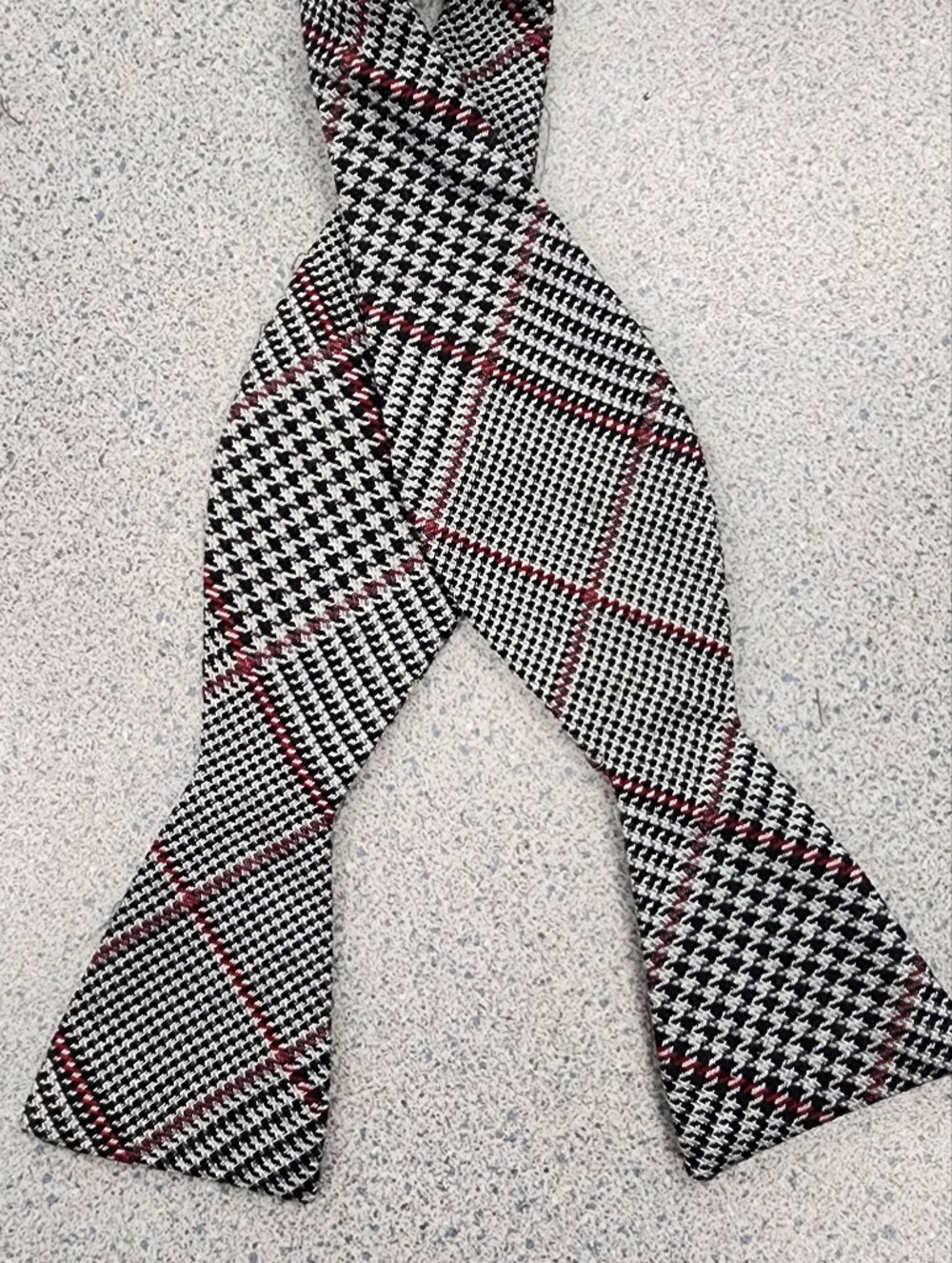 Vince Camuto Silk Wool Blend Plaid Houndstooth Self-Tie Adjustable Bow Tie